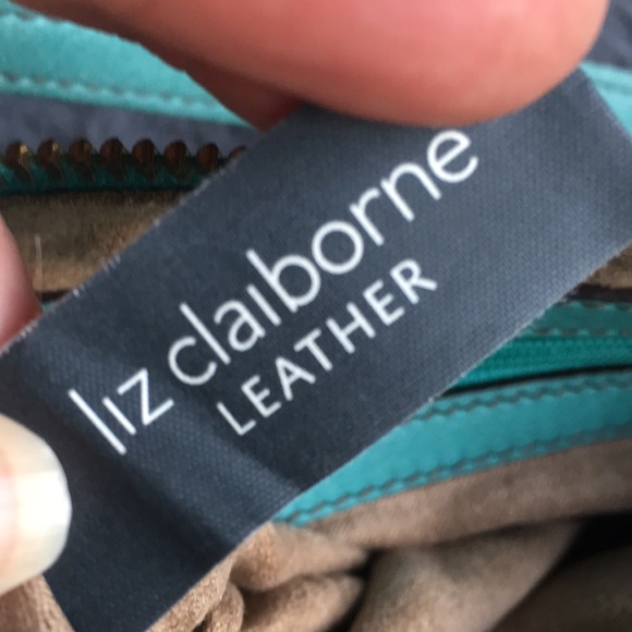 NEW never been used LIZ CLAIBORNE LEATHER Clutch/wristlet. - Picture 4 of 10